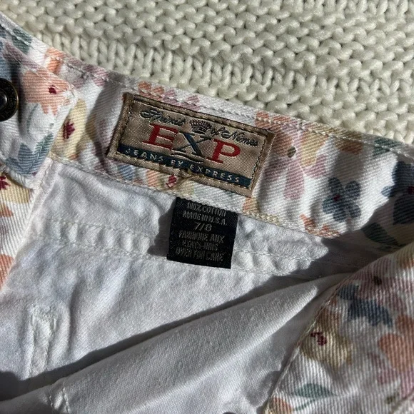 Express, Floral Jean Shorts, Size 7/8 - Picture 4 of 4